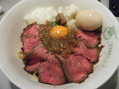 「年末年始限定：ローストビーフあえめん880円+ﾗｰﾊﾟｽ味玉」@中華蕎麦 瑞山（ZUIZAN）の写真