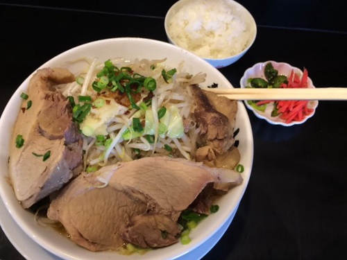 「にんにく醤油&半ライス」@麺屋一代の写真
