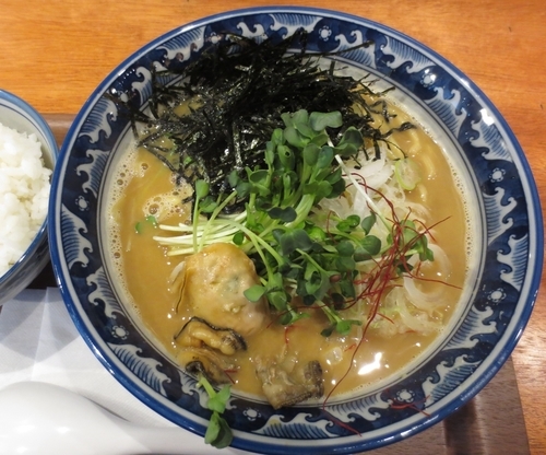 「牡蠣・らぁ麺＋無料ごはん　900円」@麺や 佐市 幡ヶ谷店の写真
