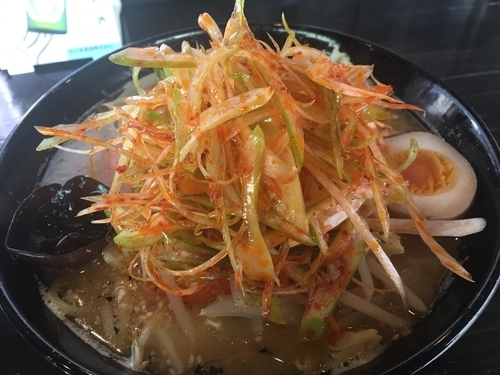 「味噌らーめん700円、辛ねぎ150円」@東京とんこつ。の写真