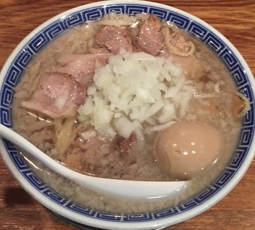 「味玉チャーシュー背脂煮干しラーメン1050円」@神保町 可以の写真