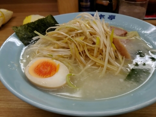 「ネギラーメン700円＋餃子Ｗ」@青木亭 浦和店の写真