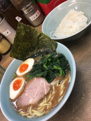 「レディースラーメン ほうれん草(硬め・少なめ)」@横浜らーめん 渡来武の写真