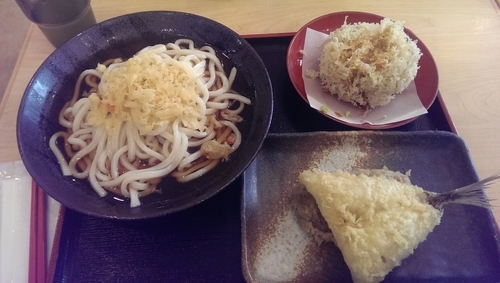 「冷やしぶっかけうどん、大盛」@蕎麦ダイニング 楽の写真
