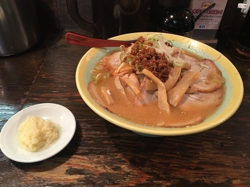 「北海道味噌ラーメン(麺硬め)+チャーシュー+ミキシングにんにく(」@らーめん東京食品 六本木店の写真