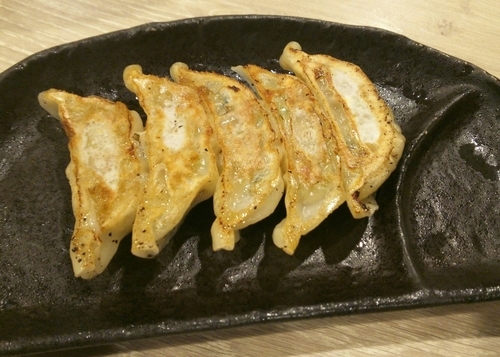 「にんにく餃子　280円」@ラーメン北斗 新橋支店の写真