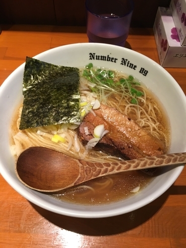 「あっさり魚介醤油らーめん800円+大盛100円」@麺Dining Number Nine 09の写真
