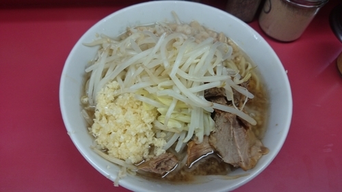 「らーめん少な目ニンニク油」@ラーメン二郎 小岩店の写真