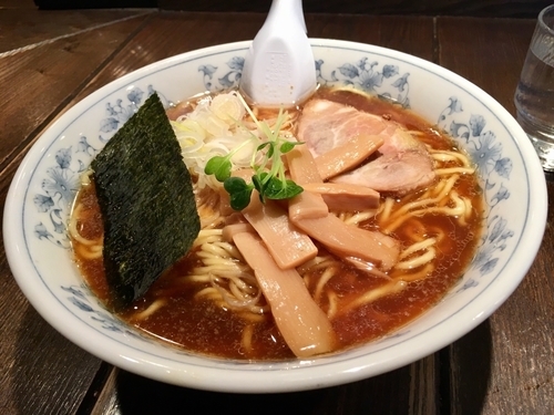 「正油ラーメン 大 ¥780」@楽やの写真