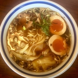 こころやワンタンメン ¥842円（味玉＋100円）