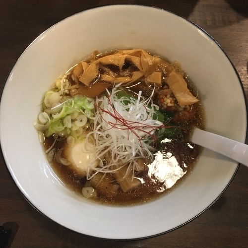 「媛っこ地鳥 醤油 soba 錦 (800円) 全部増し (250」@らぁ麺BAR 錦 iwamotoの写真