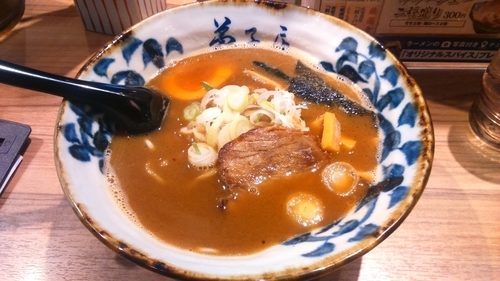 「魚介しぼり醤油800円」@弟子屈ラーメン 新千歳空港店の写真