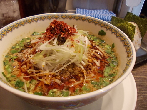「神田雲林の汁あり担担麺＋おにぎり（サービス）」@雲林坊 日本橋室町店の写真