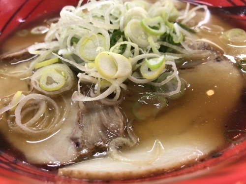 「名塩チャーシュー麺醤油」@神戸亭 西宮名塩サービスエリア（下り線）スナックコーナー店の写真