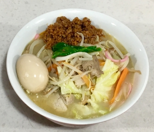 「チャンポンみたいなラーメン+ピリ辛バクダンミンチ+味玉」@ラーメン星印の写真