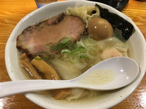 「塩雲呑麺＋煮玉子」@上州地鶏ラーメン 翔鶴の写真