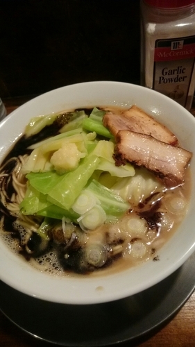 「まっ黒まー油のとんこつらー麺   ６７０円」@らー麺屋台 骨のzuiの写真