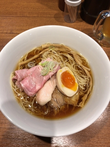 「川越醤油らーめん鶏」@寿製麺よしかわ 川越店の写真