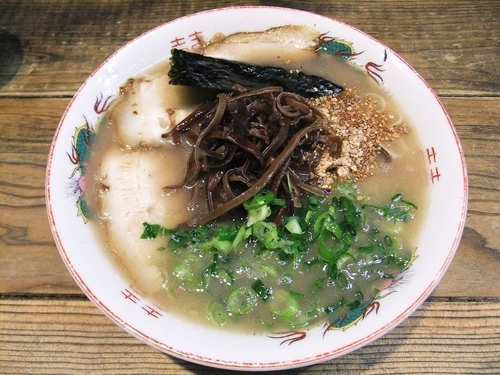「熊本玉名ラーメン（ニンニクチップあり）（750円）」@熊本玉名ラーメンの写真