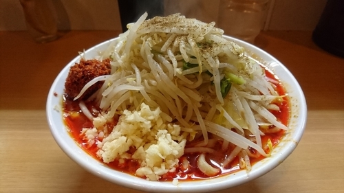 「辛麺(ニンニク・ホアジャオ・辛味玉)+コレ」@豚星。の写真