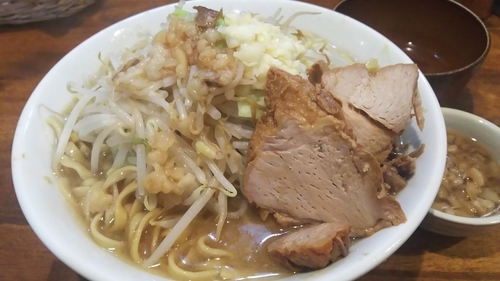 「ラーメン麺量350g￥850(にんにく・あぶら)」@男気らーめんアカギの写真