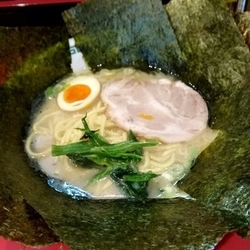 塩とんこつラーメン680円