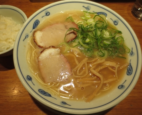 「らあめん＋サービスライス　700円」@らあめん 渋英の写真