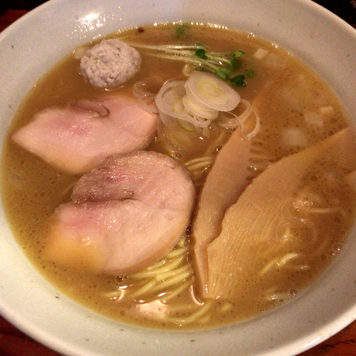 「鶏そば本絞り 正油  750円」@中華そばつけそば 千思萬考の写真