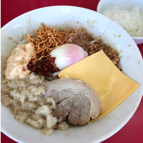 「まぜそば（麺ヤワ）770円　ライス（小）70円」@ジャンクガレッジ 熊谷店の写真