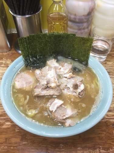 「チャーシュー中盛薄め1000円のり増100円」@まこと家の写真