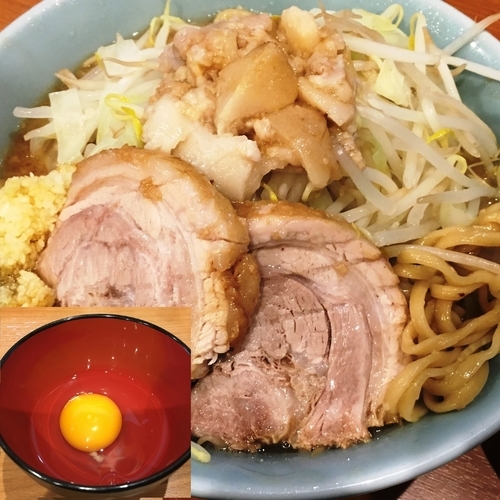 「小ラーメン（ヤサイ，ニンニク，アブラ，カラメ）＋生卵」@ラーメンBoo Boo太郎。の写真