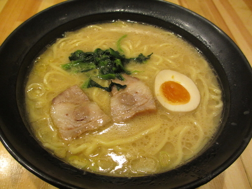 「正油とんこつ￥６００」@らーめんダイニング満月 鶴ヶ峰店の写真