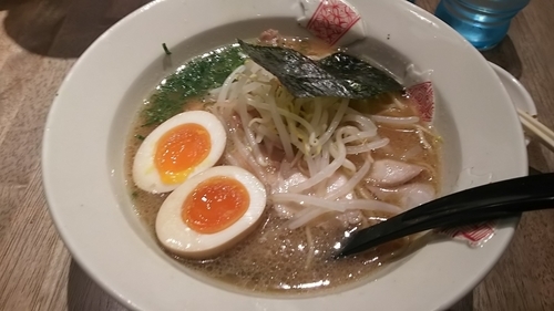 「味玉豚骨ソバ970円」@ソラノイロ トンコツ&キノコの写真