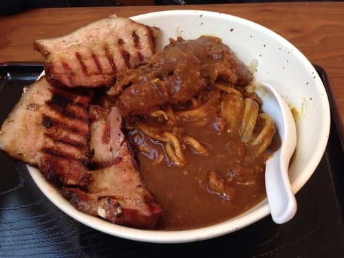 「大人の辛濃厚カレーラーメン + 焼豚3枚」@丹行味素 北新横浜本店の写真