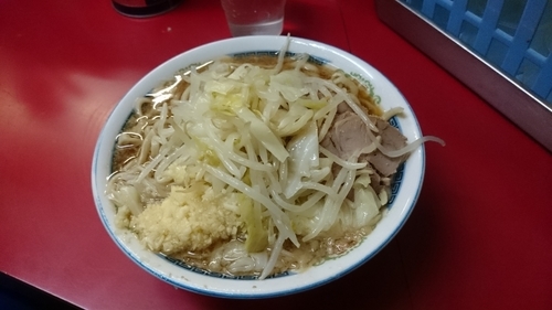 「小ラーメン豚入り 600円、ニンニク」@ラーメン二郎 目黒店の写真