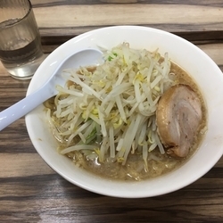 ラーメン   (並盛り)   720円