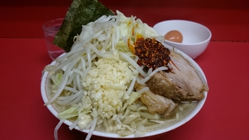 「大ラーメン、ニンニク、ラー油、生たまご」@ラーメン二郎 千住大橋駅前店の写真