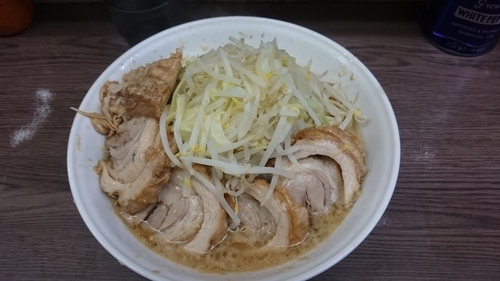 「大ぶた(豚5枚) 、ヤサイ、ニンニク」@ラーメン二郎 横浜関内店の写真