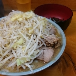 大ブタ入り 、生とじ玉子、ニンニク