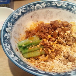 5号汁なし担々麺（小さいごはん付） 780円