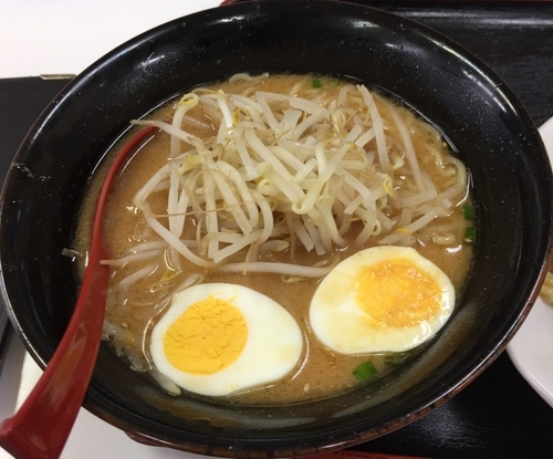 「味噌ラーメンと半チャーハンセット＋茹で玉子（￥860＋￥50」@くるまやラーメン 三崎口店の写真