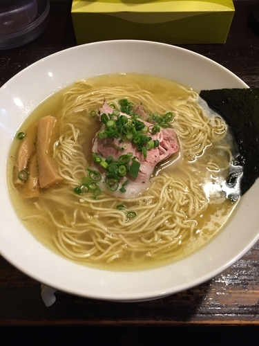 「塩ラーメン（ゆず入り）大盛  900円」@らーめん 本竈の写真
