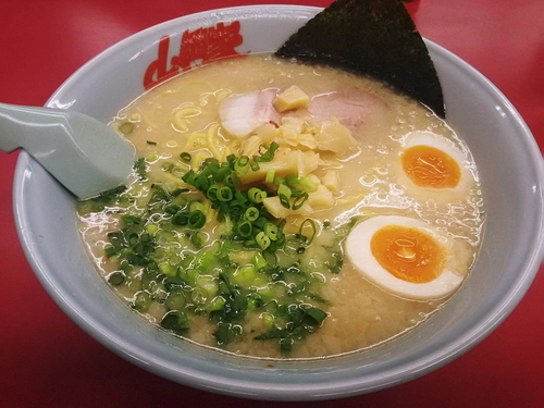 「プレミアム塩豚骨ラーメン中盛り950円」@山岡家 狭山店の写真