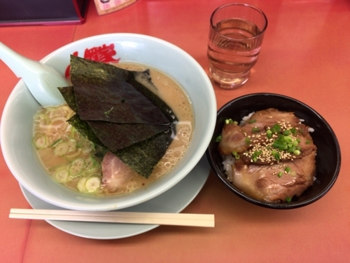 「醤油ラーメン（ランチAセット） 690円」@ラーメン山岡家 厚木店の写真