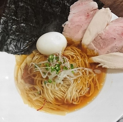 「鶏清湯 醤油ら～めん＋特製」@麺庵 小島流の写真