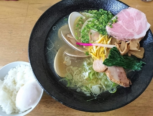 「【睦月の一杯】鶏スープ天然柚子塩 IN大蛤（B＋蛤追加）」@MENYA 食い味の道有楽の写真