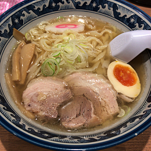 「しょうゆらーめん　690円」@手打ちらーめん 麺之介の写真