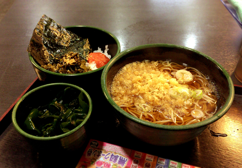 「朝そば・高菜明太ごはん(360円)+わかめ(クーポン)」@ゆで太郎 本所吾妻橋店の写真