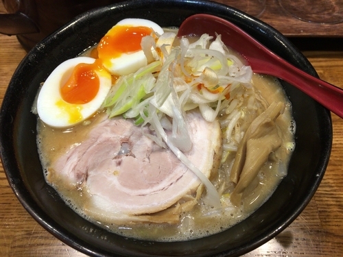 「味噌ラーメンと半熟卵」@麺処 花田 上野店の写真