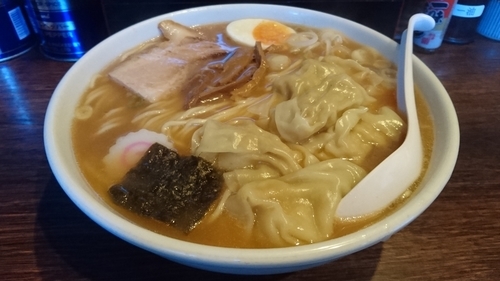 「牛骨ワンタンメン+中盛り」@東池袋大勝軒 昭島店の写真